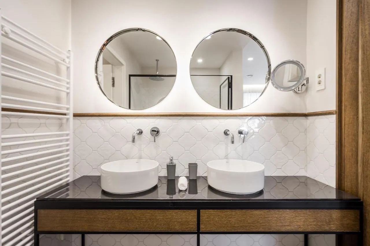 Budapest Eye- Boutique Suites, By Bqa المجر