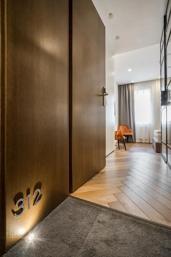 Budapest Eye- Boutique Suites, By Bqa 3*,