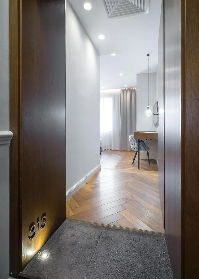 Budapest Eye- Boutique Suites, By Bqa