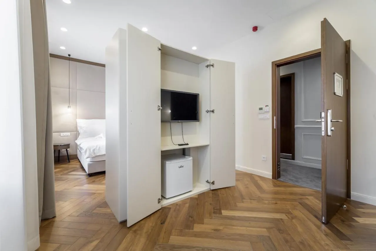Budapest Eye- Boutique Suites, By Bqa Hotel