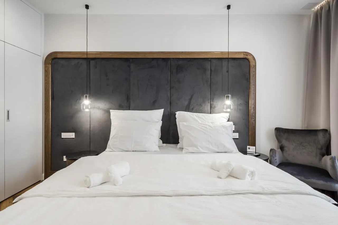 Budapest Eye- Boutique Suites, By Bqa Hotell